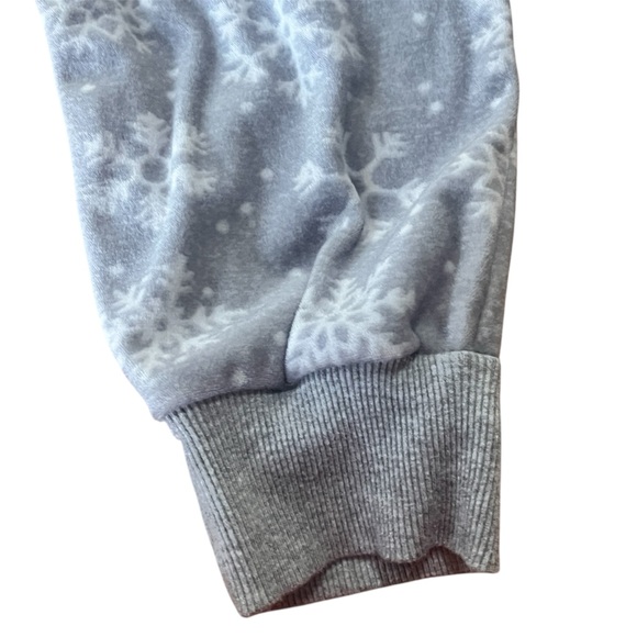 Nautica Women's Gray Snowflake Pajama Set - Picture 5 of 8
